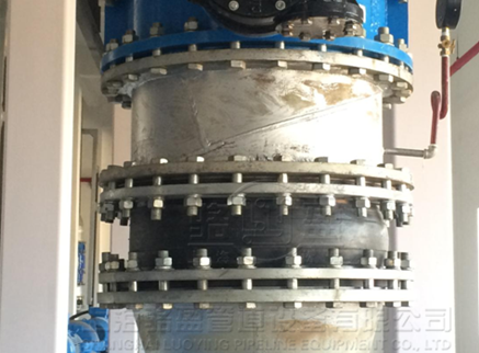 橡膠接頭怎么防止被拉伸的現(xiàn)象出現(xiàn)？